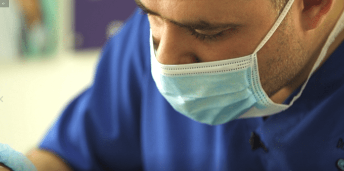 عمرو الحمصي طبيب جلدية